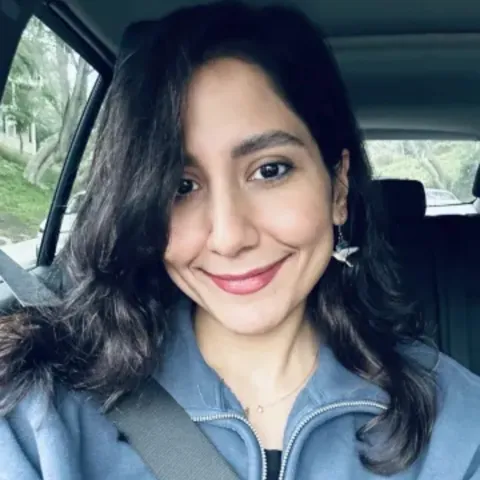 Nava Boueshagh headshot