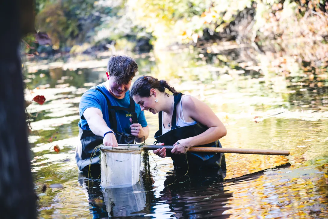 Lehigh's earth and environmental sciences class visits the Monocacy Creek